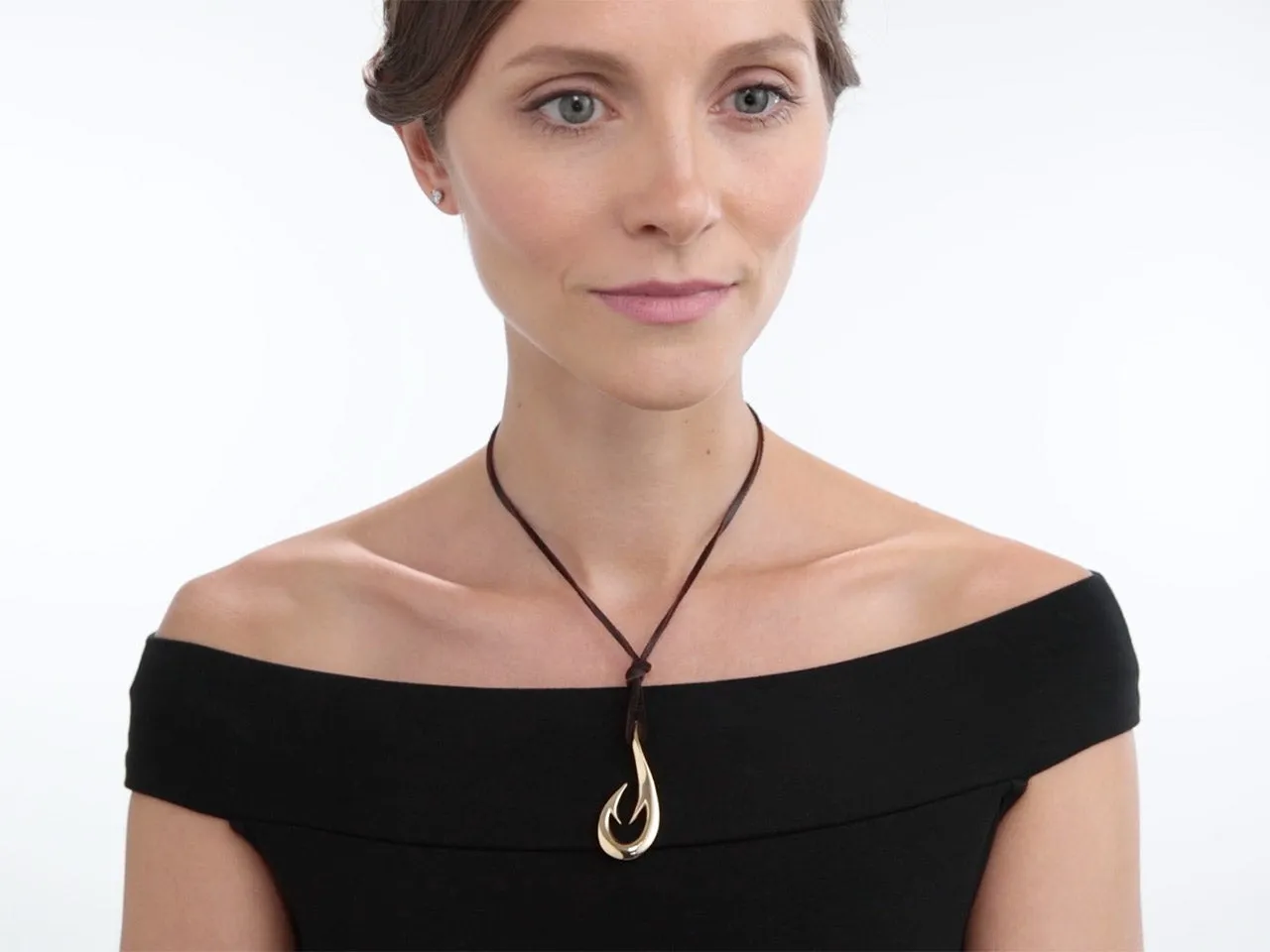 Hook Pendant in 18K on Leather Cord